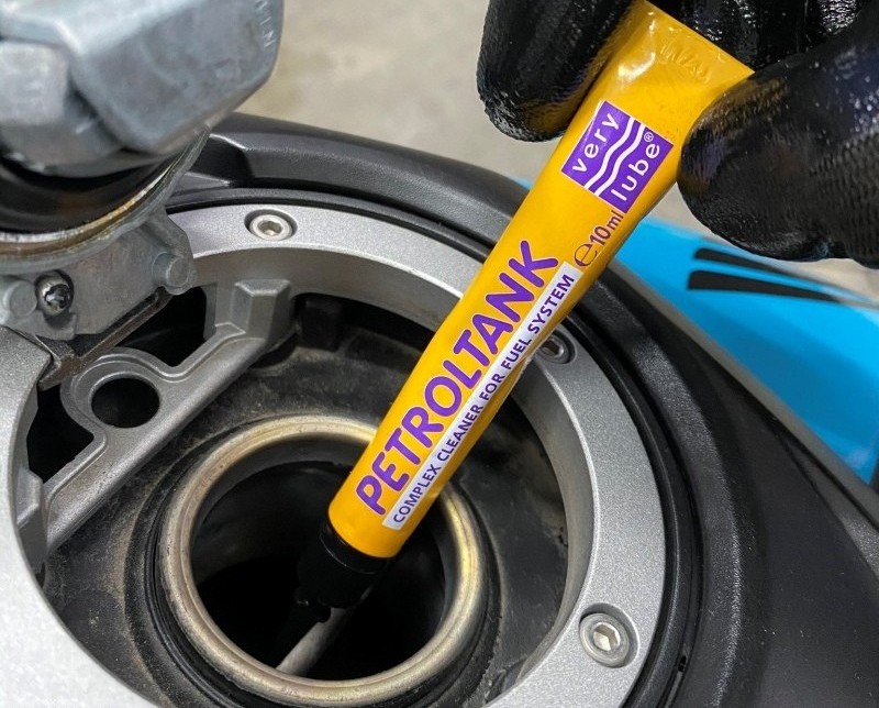 XADO Petroltank Complex Cleaner – Phụ gia vệ sinh hệ thống xăng 4 xado petroltank phu gia ve sinh he thong xang 3 4