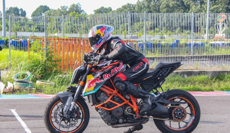 xado tiep lua tai giai dua super open drag 2.png