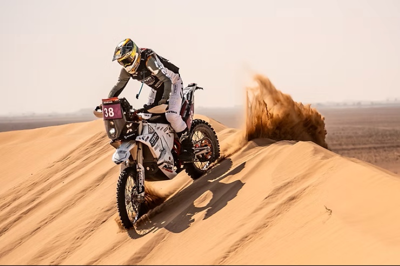 Chinh phục sa mạc Dubai: Tốc độ, bền bỉ và đẳng cấp cùng XADO 8 chinh phuc sa mac dubai toc do ben bi va dang cap cung xado 2