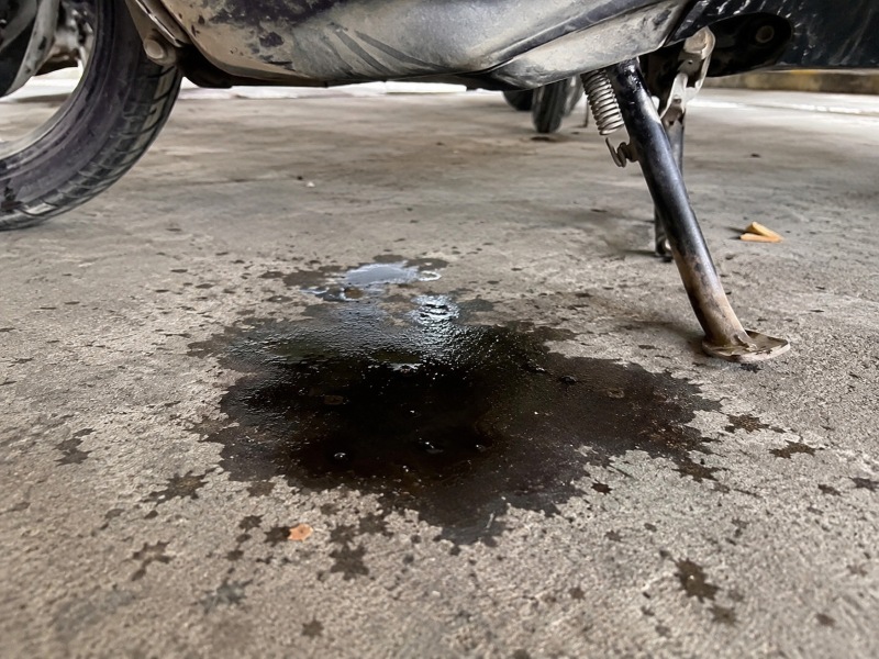 5 Dấu hiệu xe máy bị hao nhớt "ngầm" đang bào mòn động cơ của bạn 11 5 dau hieu xe may bi hao nhot 3